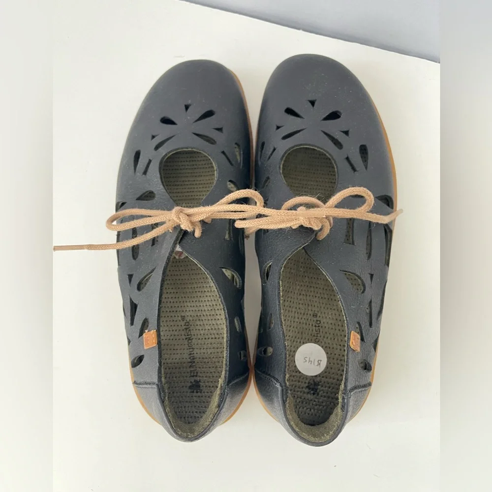 Naturalista Dark Navy Eyelet Cutout Mary Jane Flats 37 - Picture 5 of 11